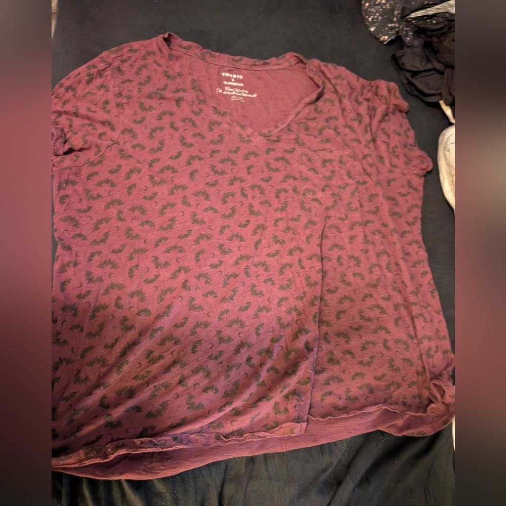 Torrid Classic Fit bats Tshirt Size 3